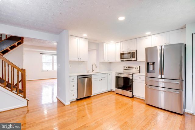 1604 BARNSTEAD DR, Reston, VA 20194