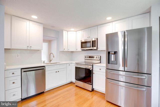 1604 BARNSTEAD DR, Reston, VA 20194