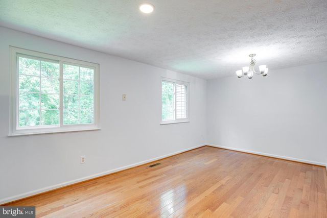 1604 BARNSTEAD DR, Reston, VA 20194