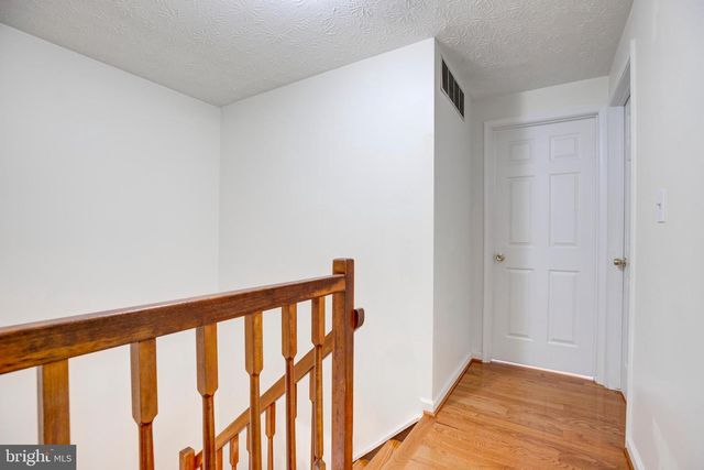 1604 BARNSTEAD DR, Reston, VA 20194