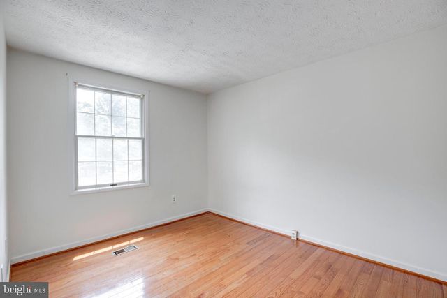 1604 BARNSTEAD DR, Reston, VA 20194