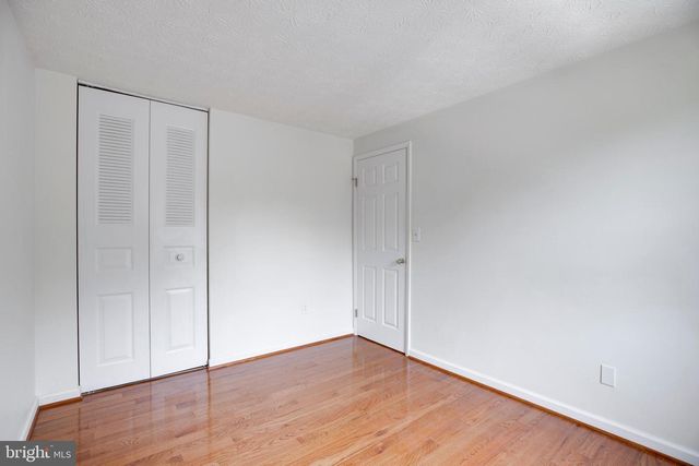1604 BARNSTEAD DR, Reston, VA 20194
