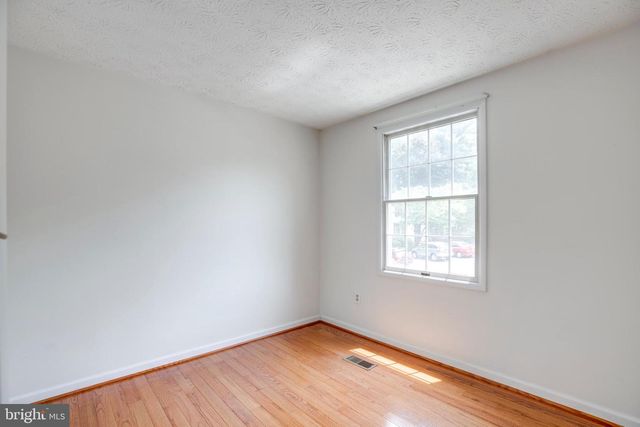 1604 BARNSTEAD DR, Reston, VA 20194