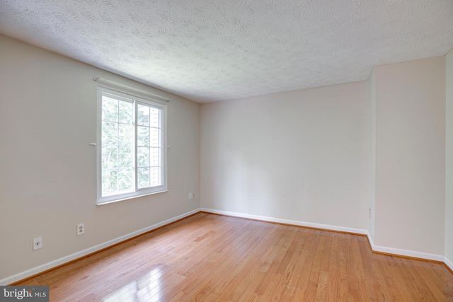 1604 BARNSTEAD DR, Reston, VA 20194