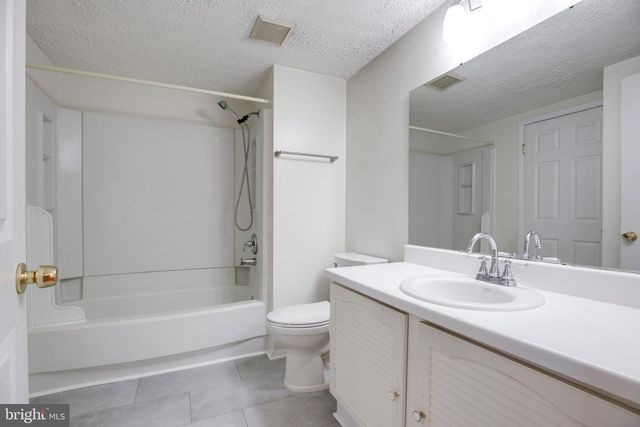 1604 BARNSTEAD DR, Reston, VA 20194