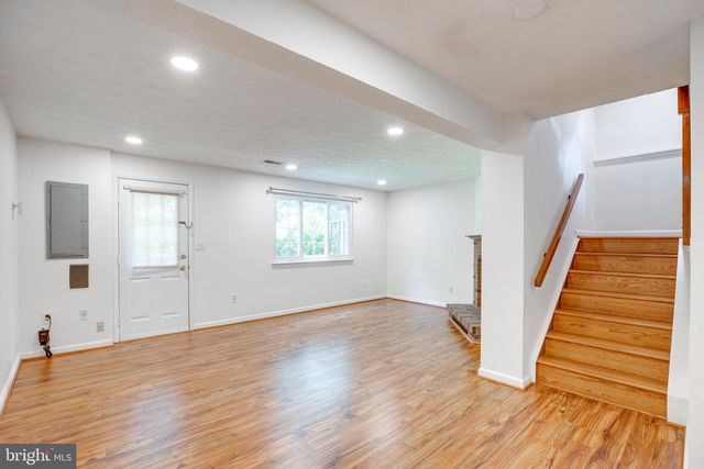 1604 BARNSTEAD DR, Reston, VA 20194