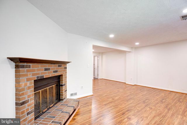 1604 BARNSTEAD DR, Reston, VA 20194