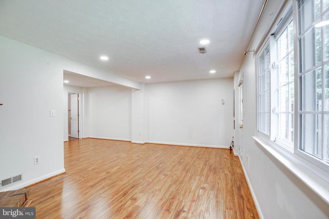 1604 BARNSTEAD DR, Reston, VA 20194