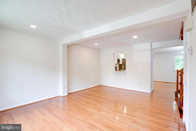 1604 BARNSTEAD DR, Reston, VA 20194