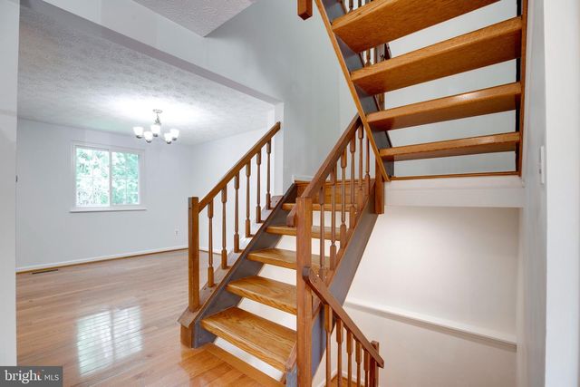 1604 BARNSTEAD DR, Reston, VA 20194