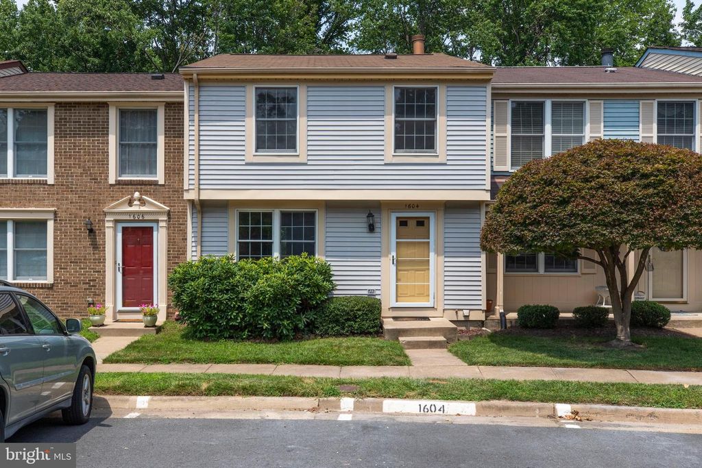 1604 BARNSTEAD DR, Reston, VA 20194