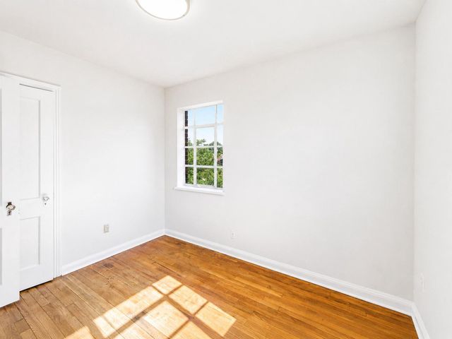 121 33RD ST NE, Washington, DC 20019