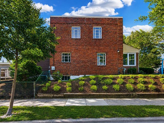 121 33RD ST NE, Washington, DC 20019