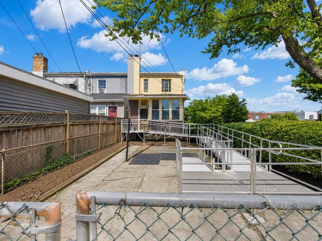 121 33RD ST NE, Washington, DC 20019