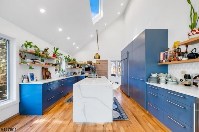 17 Brentwood Dr, North Caldwell Boro, NJ 07006