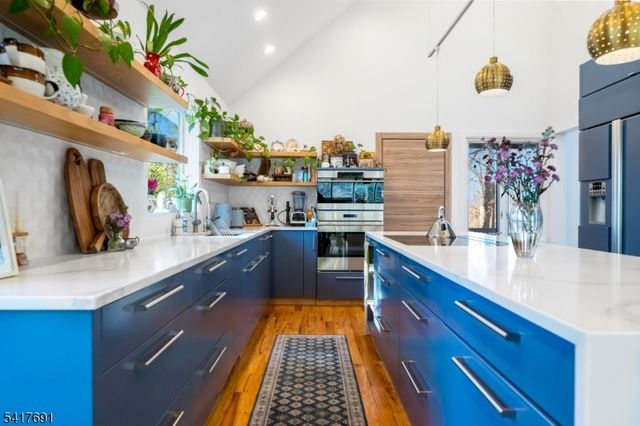 17 Brentwood Dr, North Caldwell Boro, NJ 07006