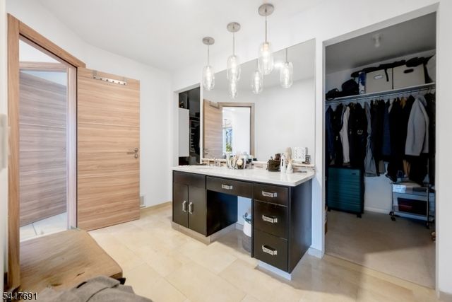 17 Brentwood Dr, North Caldwell Boro, NJ 07006