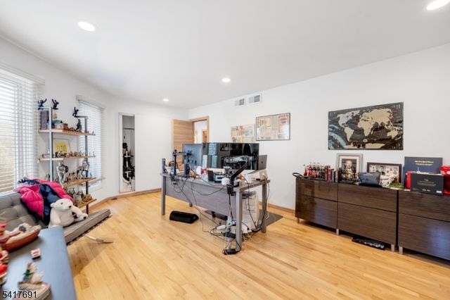 17 Brentwood Dr, North Caldwell Boro, NJ 07006