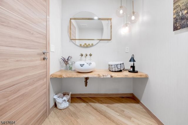 17 Brentwood Dr, North Caldwell Boro, NJ 07006