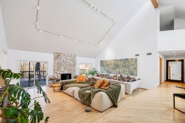 17 Brentwood Dr, North Caldwell Boro, NJ 07006