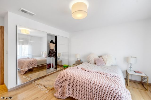 17 Brentwood Dr, North Caldwell Boro, NJ 07006