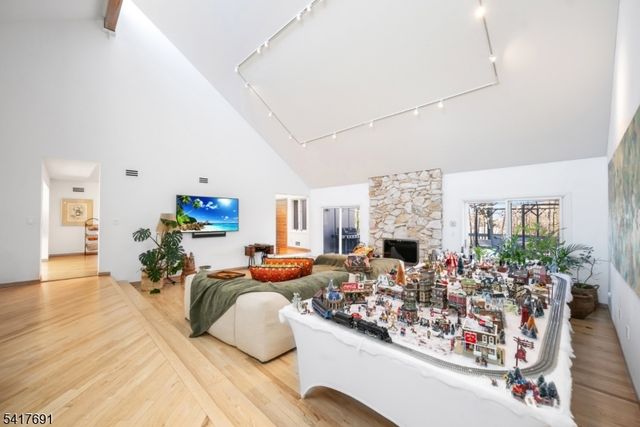 17 Brentwood Dr, North Caldwell Boro, NJ 07006