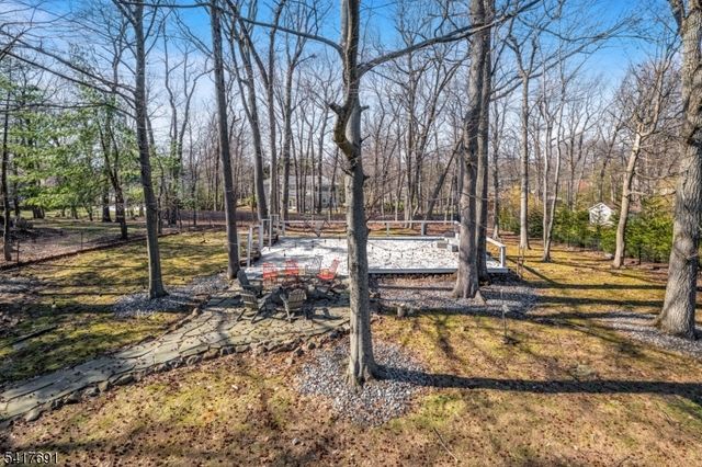 17 Brentwood Dr, North Caldwell Boro, NJ 07006