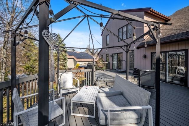 17 Brentwood Dr, North Caldwell Boro, NJ 07006