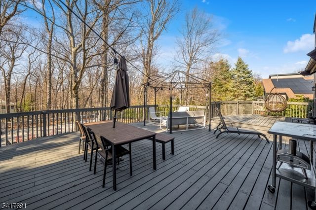 17 Brentwood Dr, North Caldwell Boro, NJ 07006