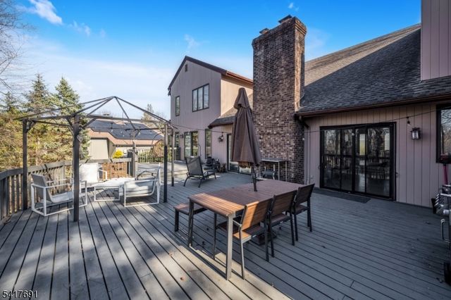 17 Brentwood Dr, North Caldwell Boro, NJ 07006