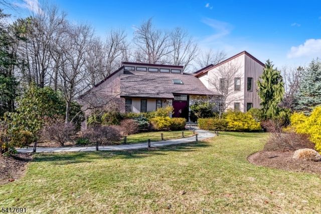 17 Brentwood Dr, North Caldwell Boro, NJ 07006