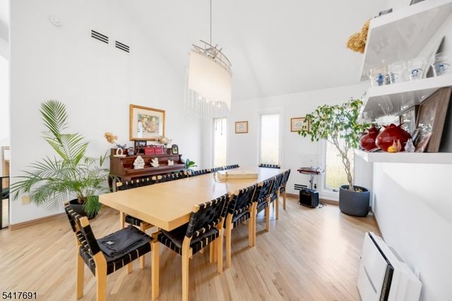 17 Brentwood Dr, North Caldwell Boro, NJ 07006