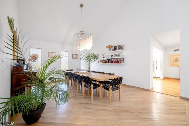 17 Brentwood Dr, North Caldwell Boro, NJ 07006