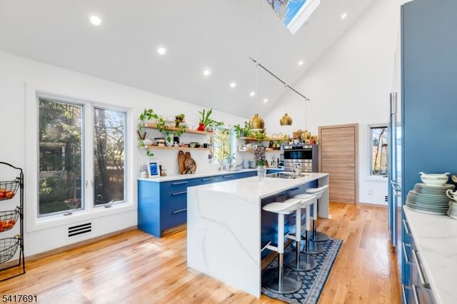 17 Brentwood Dr, North Caldwell Boro, NJ 07006