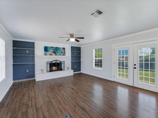155 Travis LN, Spicewood, TX 78669