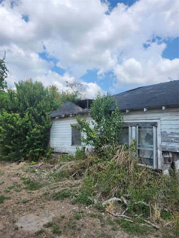 207 SE Canal Street, Garwood, TX 77442