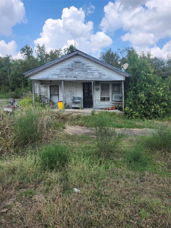 207 SE Canal Street, Garwood, TX 77442