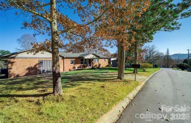 39 N Pershing Road, Asheville, NC 28805