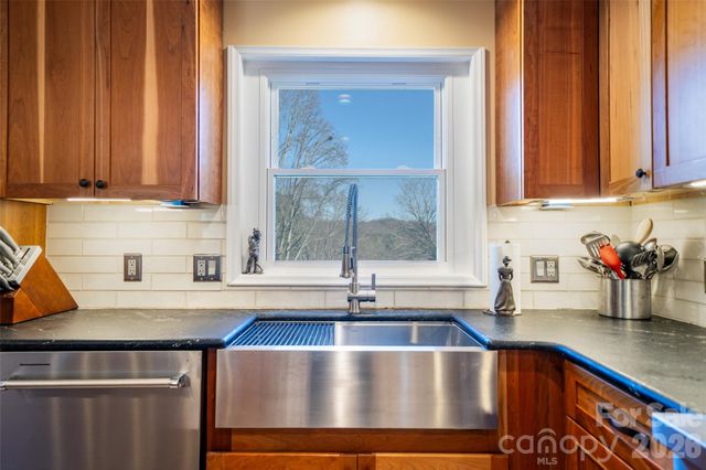 39 N Pershing Road, Asheville, NC 28805