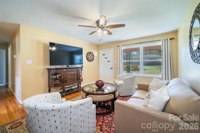 39 N Pershing Road, Asheville, NC 28805