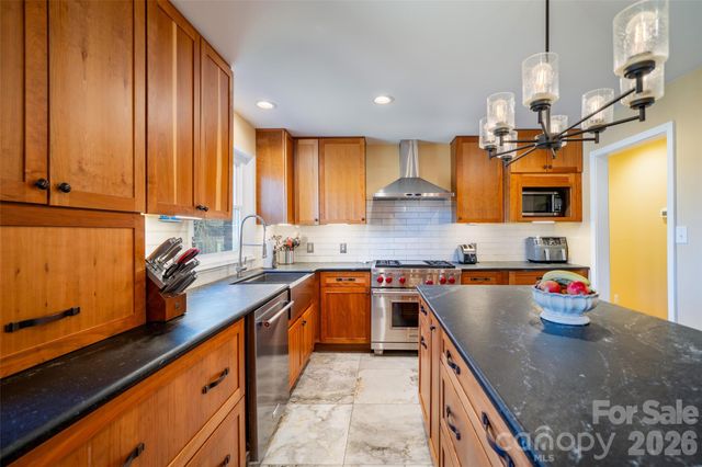 39 N Pershing Road, Asheville, NC 28805