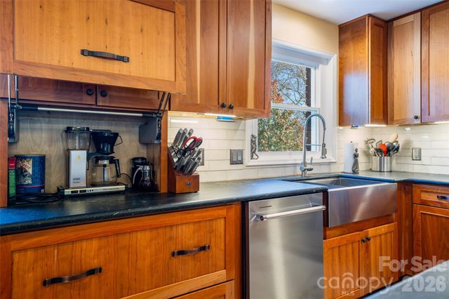 39 N Pershing Road, Asheville, NC 28805