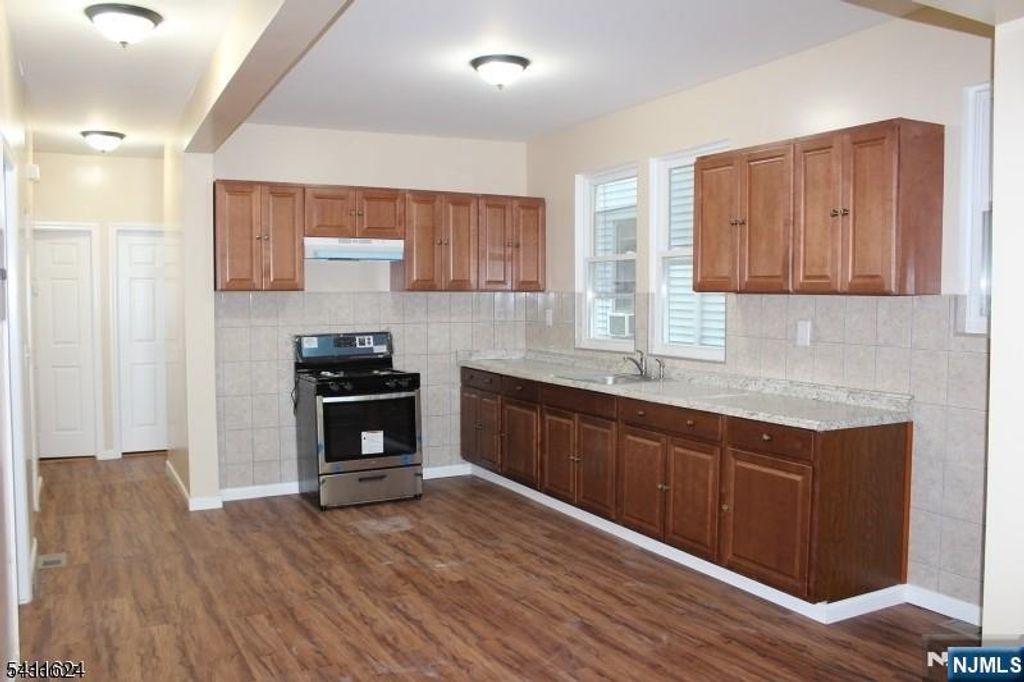 100-102 Lyons Avenue, Newark, NJ 07112