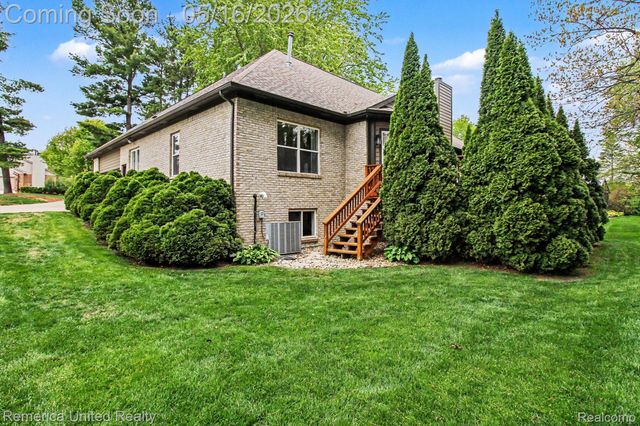 57224 Hidden Timbers Drive, Lyon Charter Township, MI 48178