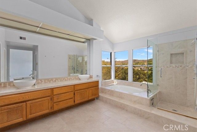 3 Mantenida, Laguna Hills, CA 92679