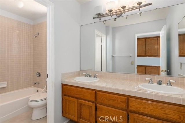 3 Mantenida, Laguna Hills, CA 92679