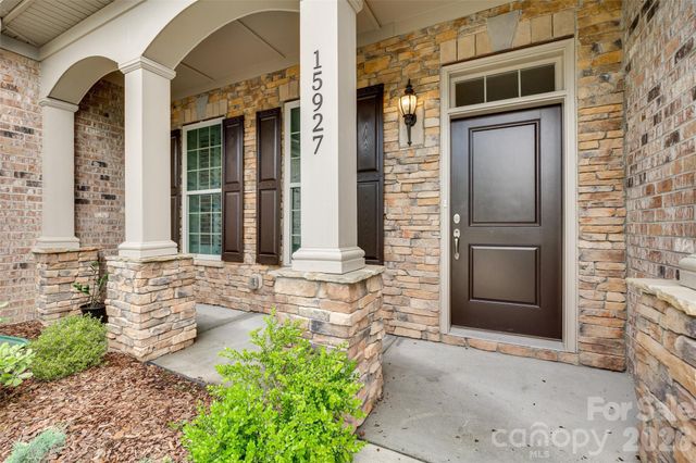 15927 Vale Ridge Drive, Charlotte, NC 28278