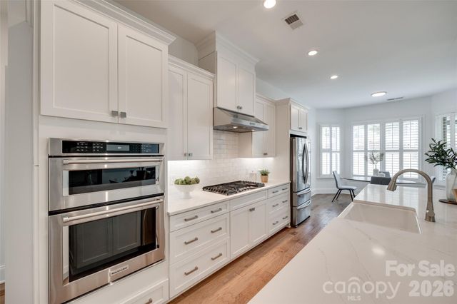 15927 Vale Ridge Drive, Charlotte, NC 28278