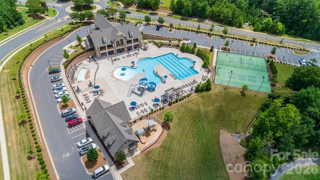 15927 Vale Ridge Drive, Charlotte, NC 28278