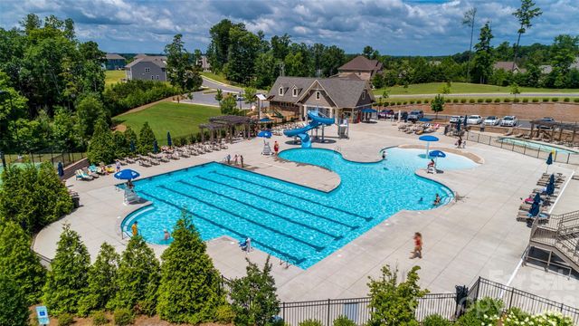 15927 Vale Ridge Drive, Charlotte, NC 28278